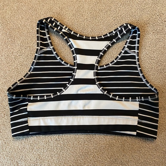 Nike sports bra - Picture 3 of 3